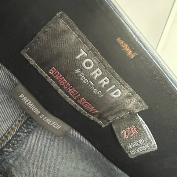 TORRID Size 22R Bombshell Skinny Jeans - Distressed / Raw Hems - SUPER Stretchy - Picture 8 of 8